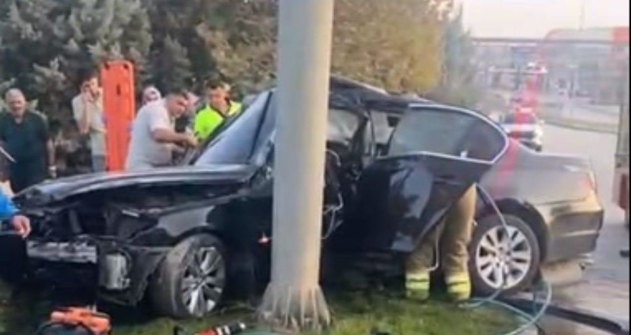 Bursa İnegöl’de otomobil yön levhasına çarptı: Sürücü ağır yaralı