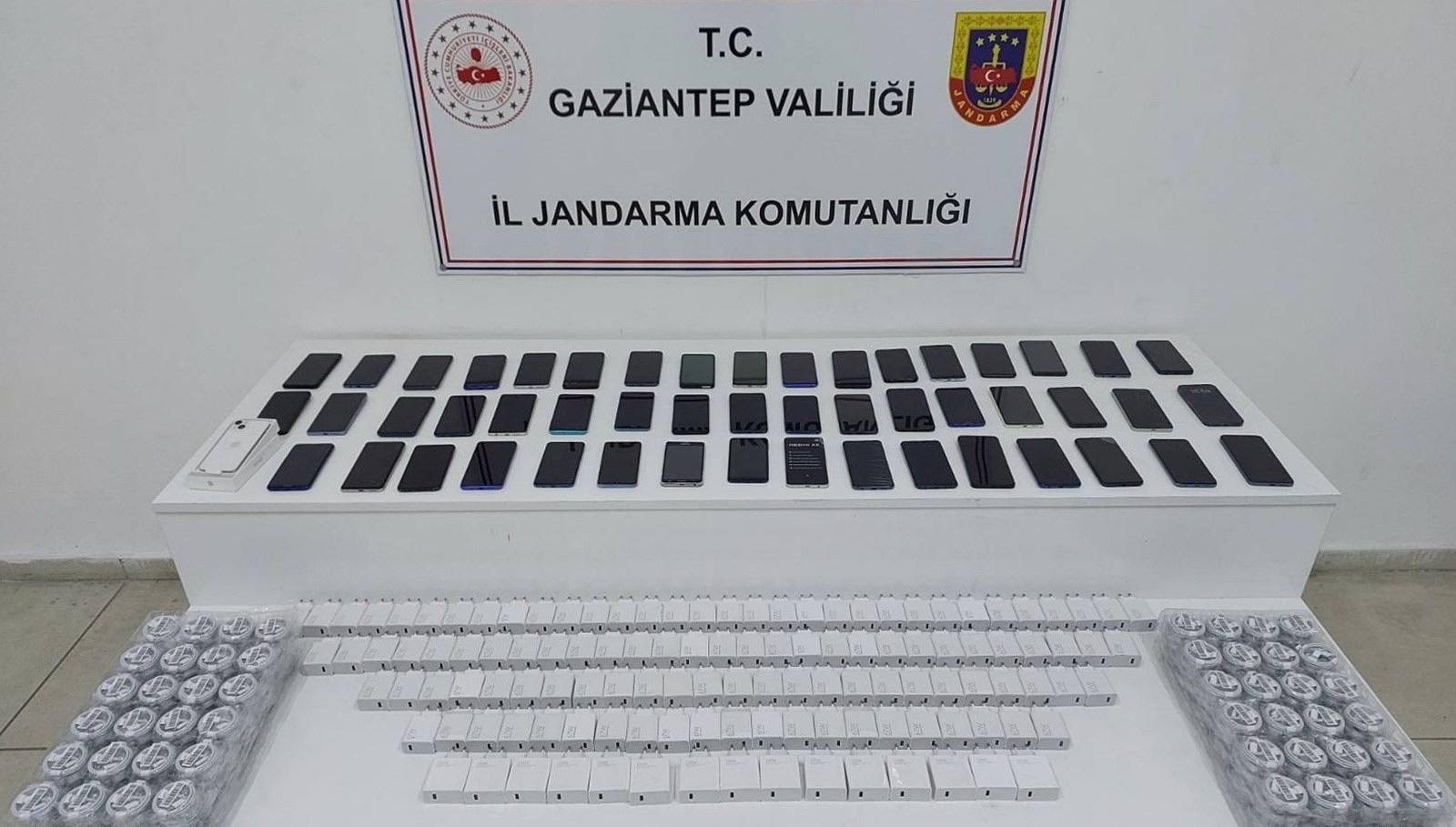Gaziantep’te 1,3 milyon TL değerinde kaçak telefon ele geçirildi