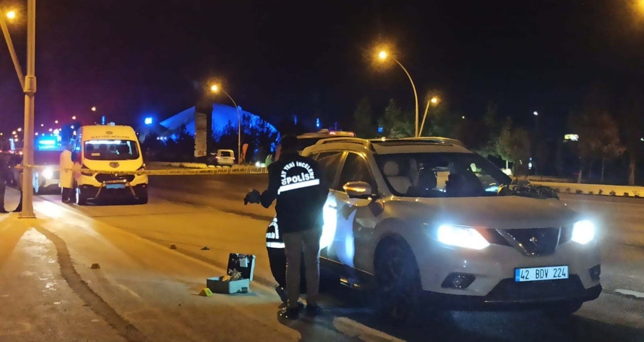 Havalimanına giderken otomobille önü kesilip, tabancayla vuruldu