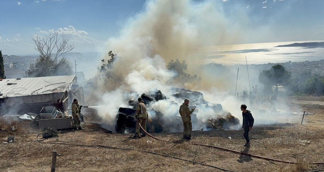 İstanbul’da saman balyaları küle döndü