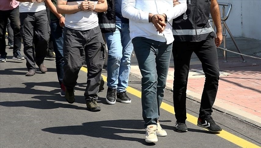 İzmir’de FETÖ operasyonu: 3 tutuklama