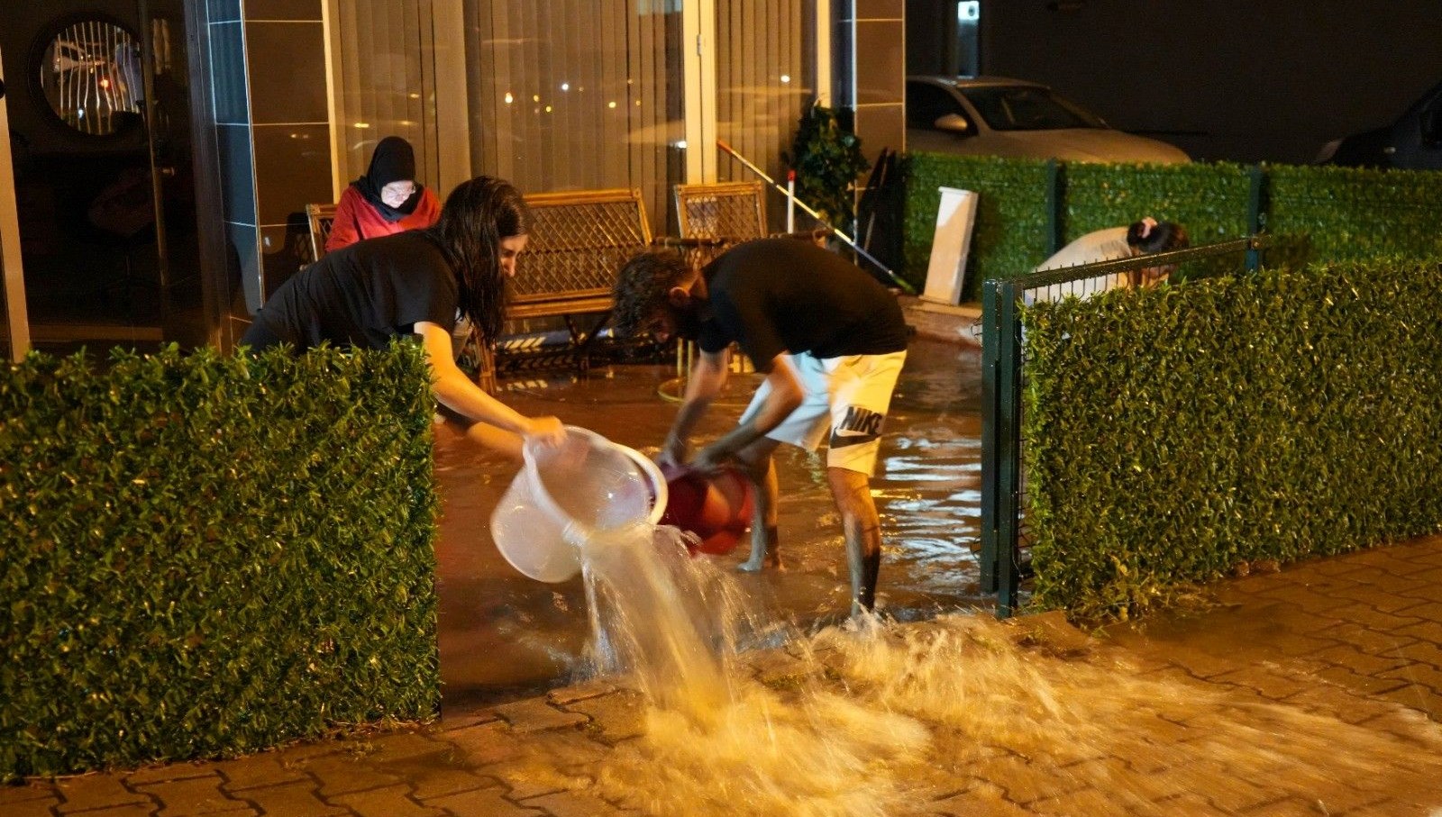 Samsun’da sağanak hayatı felç etti: Bazı ev ve iş yerlerini su bastı