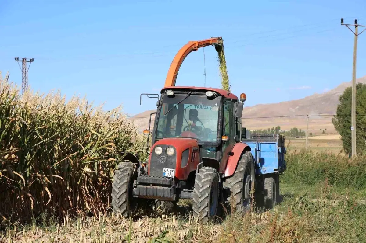 Van Büyükşehir Belediyesi’nden Çiftçilere Tarım Makinesi Desteği
