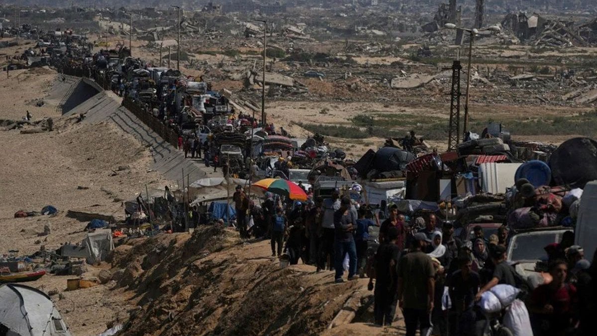 Yüz binlerce Gazzeli sürgünde! Bazıları yürüyerek bazıları bisikletle evlerini terk etti