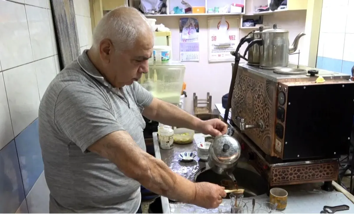 50 Yıldır Çaycılık Yapıyor