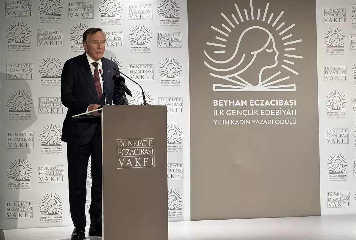 koray avci cakman yilin kadin yazari odulunu kazandi h52HxkWx.jpg