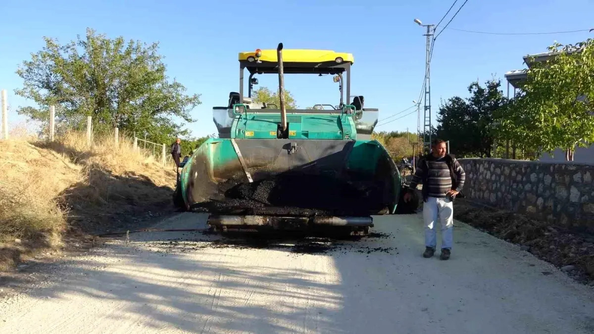 Tunceli’de İlk Sıcak Asfalt Uygulaması Gerçekleştirildi
