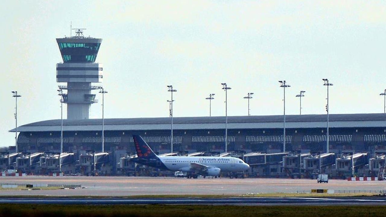 brukselde iha alarmi havaalani ucus trafigine kapatildi uccJTZjS.jpg