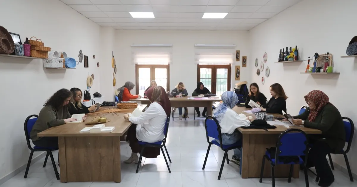 Nevşehir Belediyesi kursiyerlerine kitap okuma etkinlği