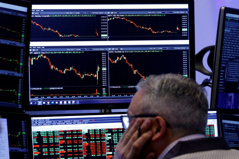 S&P 500’ün en iyi 10 hissesi, yapay zeka rallisi uzadıkça artan çöküş riski gösteriyor