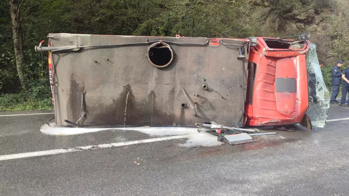 Trabzon’da İtfaiye Aracı Devrildi: 2 Yaralı