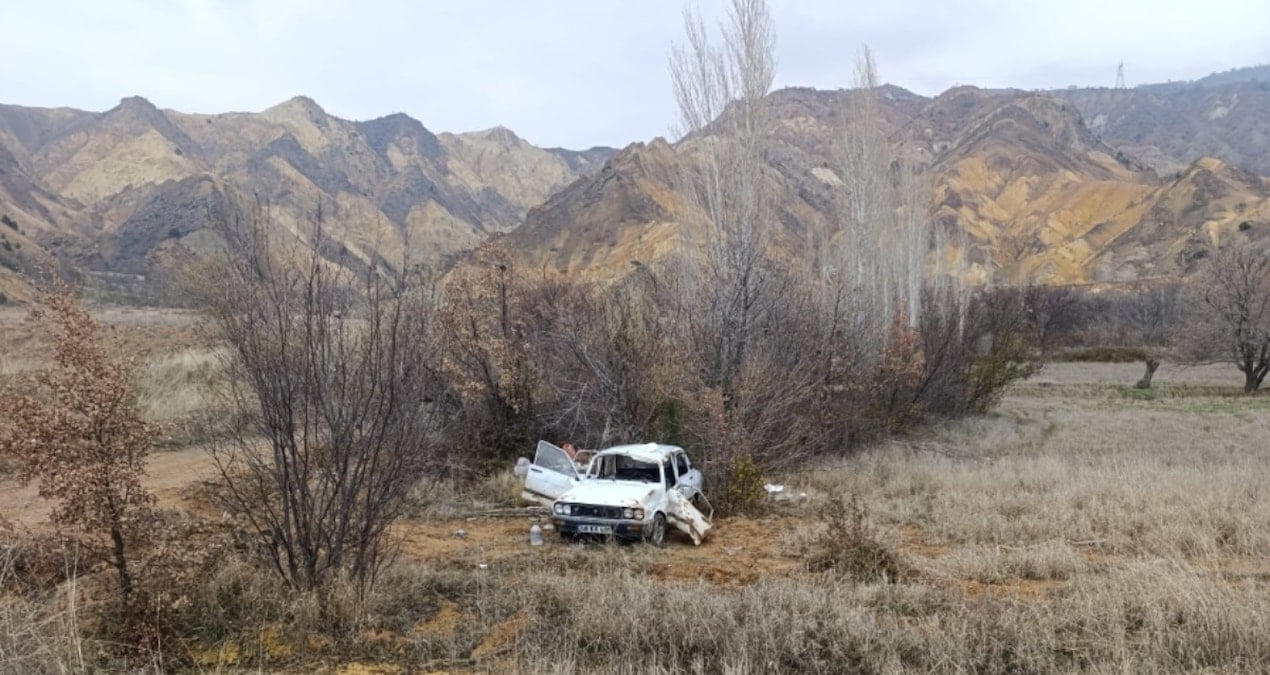 Sivas’ta otomobil şarampole devrildi: 1 ölü, 2 ağır yaralı