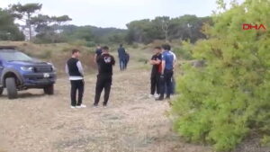 plajin-karsisindaki-ormanda-erkek-cesedi-bulundu-uyuyor-sandik-jYIdcmjw