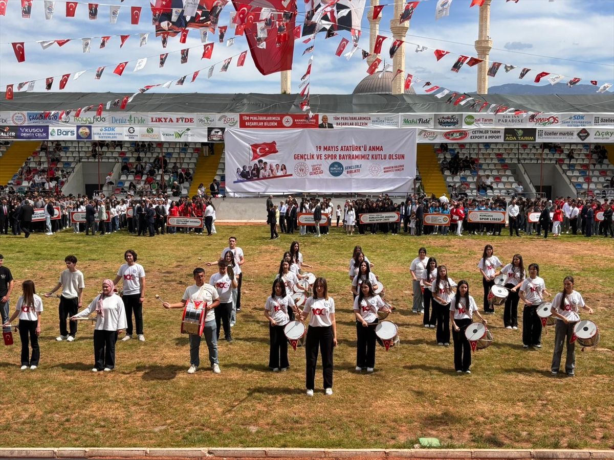antalyada-19-mayis-coskusu-7-ilcede-renkli-kutlamalar-h2n78QCt