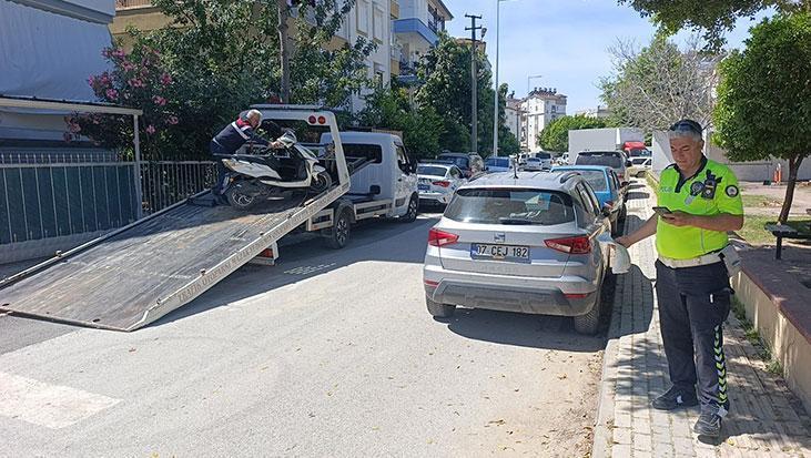 antalyada-okul-onundeki-motosikletli-akrobasi-pahaliya-patladi-ehliyetsiz-surucuye-ceza-yagdi-F2QfUCgm
