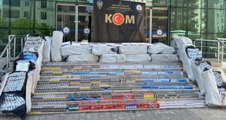 saman-balyalarinin-altindan-milyonluk-kacak-sigara-cikti-5nZKQYkd