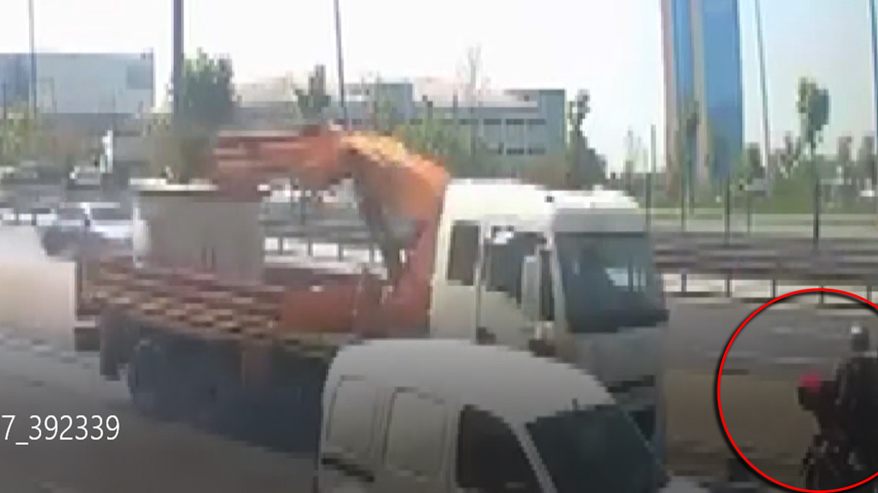 tir-son-anda-frene-basti-ama-cok-gecti-avcilarda-korkunc-kaza-DiWIuPtq